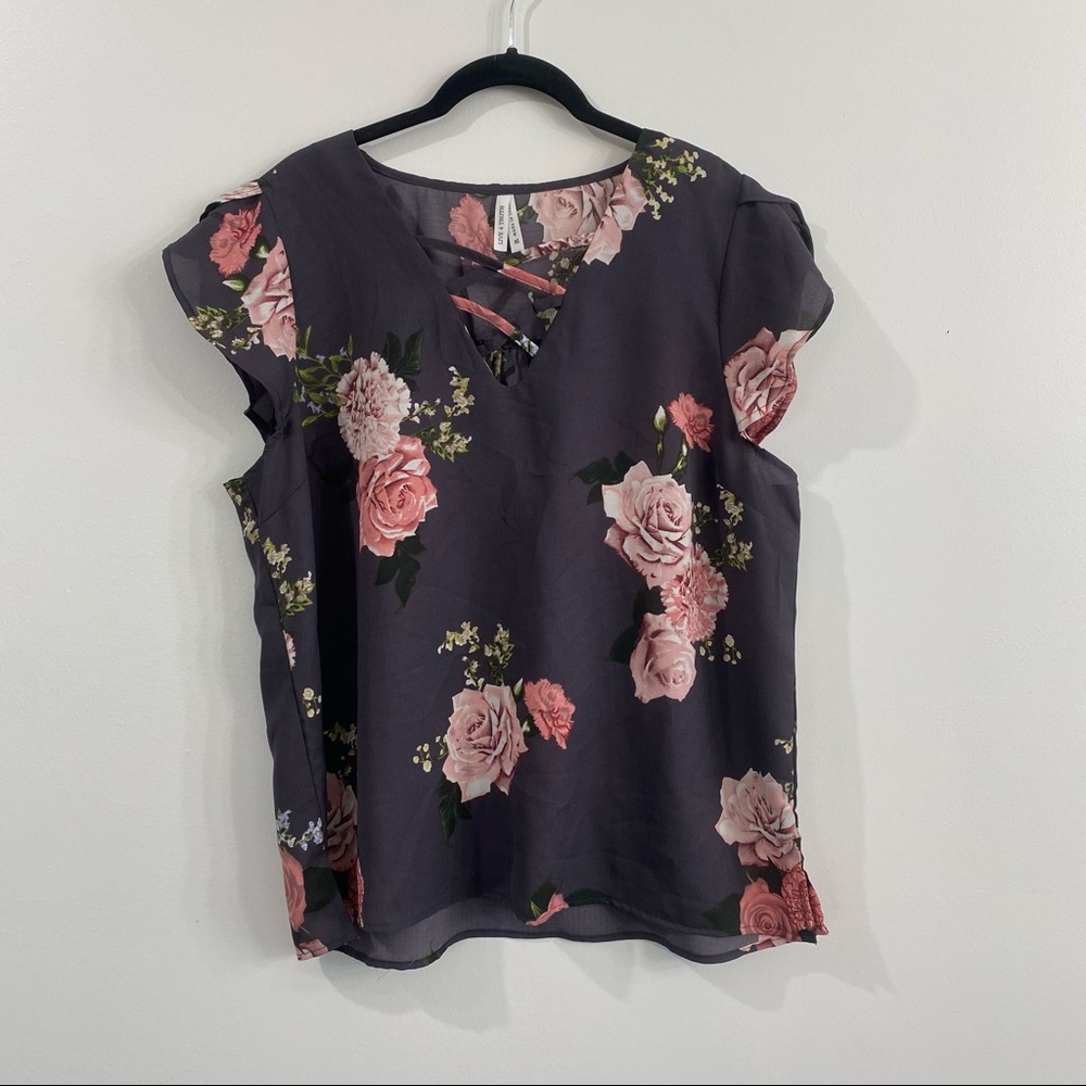 Live 4 Truth Sleeveless Floral Top Size X-Large